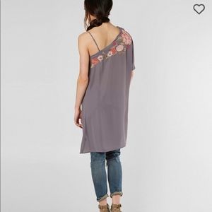 One shoulder top